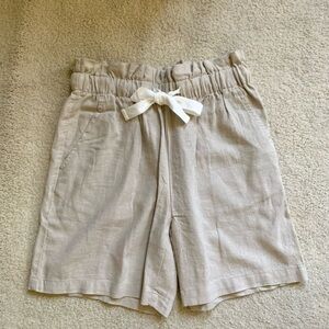 NWOT/ Ellen Tracy Casual Linen Shorts, size XS, natural beige, new without tag
